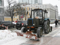 Cпеціальна техніка у Києві готова до прибирання