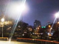 У столичному сквері встановили прожектори