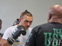 Усик “передав привіт” Джошуа після перемоги над Чісорою
