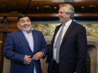 Опозиція Аргентини вважає, що президент порушив конституцію для прощання з Марадоною