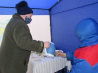 На лівому березі Києва працюють банки одягу та пункти обігріву