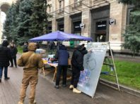 У Києві біля станцій метро розігнали вуличних торговців