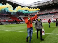Матч Прем’єр-ліги Англії між “МЮ” та “Ліверпулем” скасували: його зірвали фанати, які увірвалися на стадіон