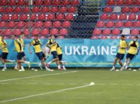 Українська збірна планує грати у формі з гаслом “Героям слава!”