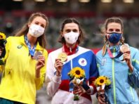 Міноборони планує провести розмову з призеркою Ігор-2020 Магучіх – усе через фото з росіянкою після фіналу у Токіо