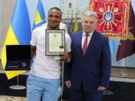 Беленюка отримав звання “старший лейтенант” та пістолет Макарова