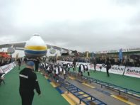 Українські стронгмени встановили рекорд: перетягнули “Мрію” на чотири з лишком метри