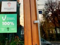 В Чернівецькій області заклади з вакцинованими працівниками відзначатимуть позначкою на дверях