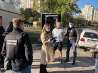 У Києві чоловік продавав фальшиві COVID-сертифікати: йому загрожує до 6 років в’язниці