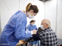 “Червона” зона у Запоріжжі: черги за щепленнями, МОЗ перевірить центри вакцинації