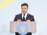 Зеленський доручив відстежувати роботу центрів COVID-вакцинації. Особливо на вихідних