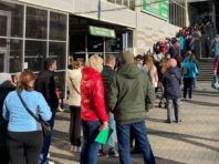 Черги за вакциною та мітинг проти карантину: як пройшов перший день у “червоних” Сумах