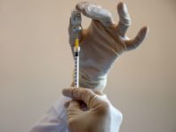 Німеччина дозволила щепити бустером громадян старше 70 років