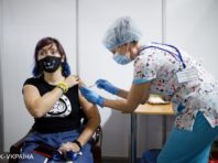 Понад 9 млн українців повністю вакцинувалися від COVID-19