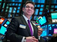 Глава Pfizer: вакцинуватися від COVID, швидше за все, доведеться щороку