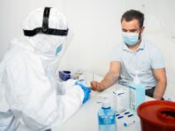 Спостерігається зниження захворюваності на COVID-19. В усіх регіонах України, окрім двох областей