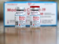 Акції Moderna злетіли на 12% після обіцянок створити вакцину проти “Омікрона”