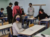 Великобританія зобов’язала дітей з 7 років носити маски в громадських місцях