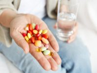 ЄС планує придбати COVID-таблетки від Pfizer та Merck