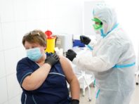Профспілка просить відкласти на місяць відсторонення від роботи невакцинованих вчителів