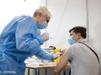 Вакцинація в Україні: майже 120 тисяч людей щепилися, а 154 – отримали додаткову дозу