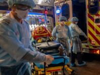 Четверта хвиля пандемії: Польща побила антирекорд смертності від COVID