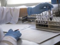 “Омікрон” став найбільш поширеним штамом COVID-19 в ПАР
