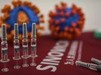 Дві дози вакцини Sinovac не забезпечують захисту від “Омікрону”, – дослідження Китаю