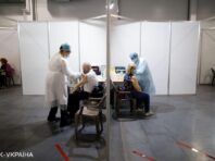 Ще 22 тисячі українців щепилися від COVID. З них майже чверть – ревакцинувалися