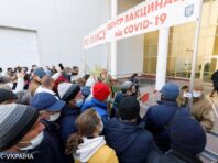 Після новорічної перерви в Україні відновили вакцинацію від COVID-19