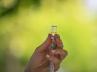В Україні змінили змішані схеми вакцинації від COVID-19: таблиця