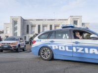 В Італії для поліцейських закупили рожеві маски: Профспілка виступила з протестом
