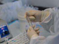 Тривалий COVID. Вчені виявили аномалії у легенях, які можуть пояснити задишку
