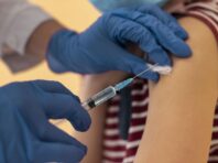 У Британії рекомендували масову вакцинацію дітей 5-11 років