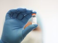 Як вакцинуватися від COVID тим, хто вимушено покинув Україну: інструкція від МОЗ