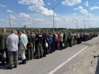 З полону бойовиків “ДНР” звільнили декілька десятків водіїв-волонтерів