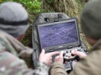 Снайперська точність: українськи воїни з коптера влучили у люк ворожої техніки