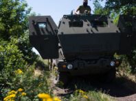 На півдні ЗСУ за ніч знищили кілька ворожих складів із боєприпасами та паливом