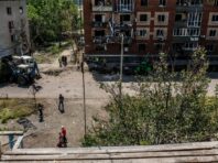 Росіяни обстріляли житлові квартали Слов’янська: пошкоджені будинки, поранені люди