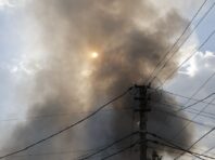 Окупанти вночі вдарили по спальному району Миколаєва: є жертва та поранені