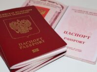 Окупанти в Херсоні змушують бізнес платити “податки” і отримувати паспорти РФ