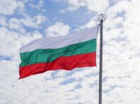 Потай через Польщу. Болгарія відправила в Україну тисячі тонн зброї