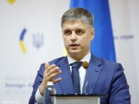 Британія підготувала два кораблі для передачі Україні, – посол