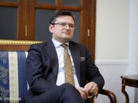Повинні навчитися поважати кордони: Кулеба закликав ЄС припинити видачу віз росіянам
