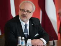 В Латвії запропонували анулювати візи росіянам, які підтримують війну в Україні