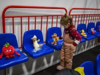 В Україні позбавлятимуть опіки над дітьми за відмову від обов’язкової евакуації
