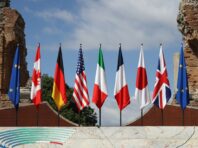 Не “чорно-біла” проблема. Що думають в Європі про візові санкції для росіян