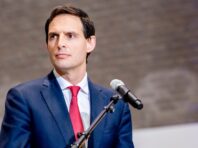 Нідерланди вимагають ввести заборону на видачу віз для громадян Росії