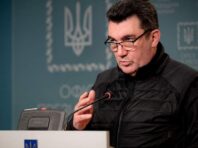 “Не ховайтеся за жіночими спідницями”: Данілов відреагував на випадки втечі чоловіків за кордон