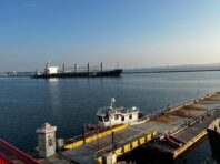 Дозвіл на вихід з портів України отримали ще два судна